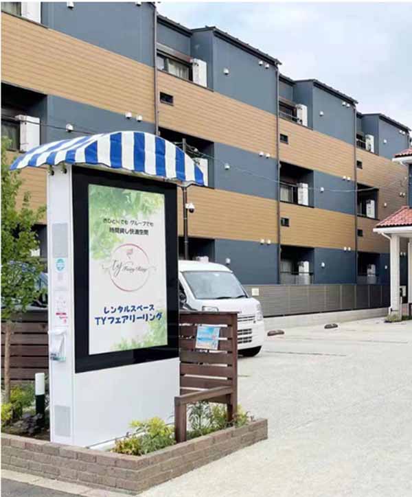日本户外广告机防粘贴金刚漆应用